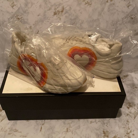 Gucci - Picture 1 of 1